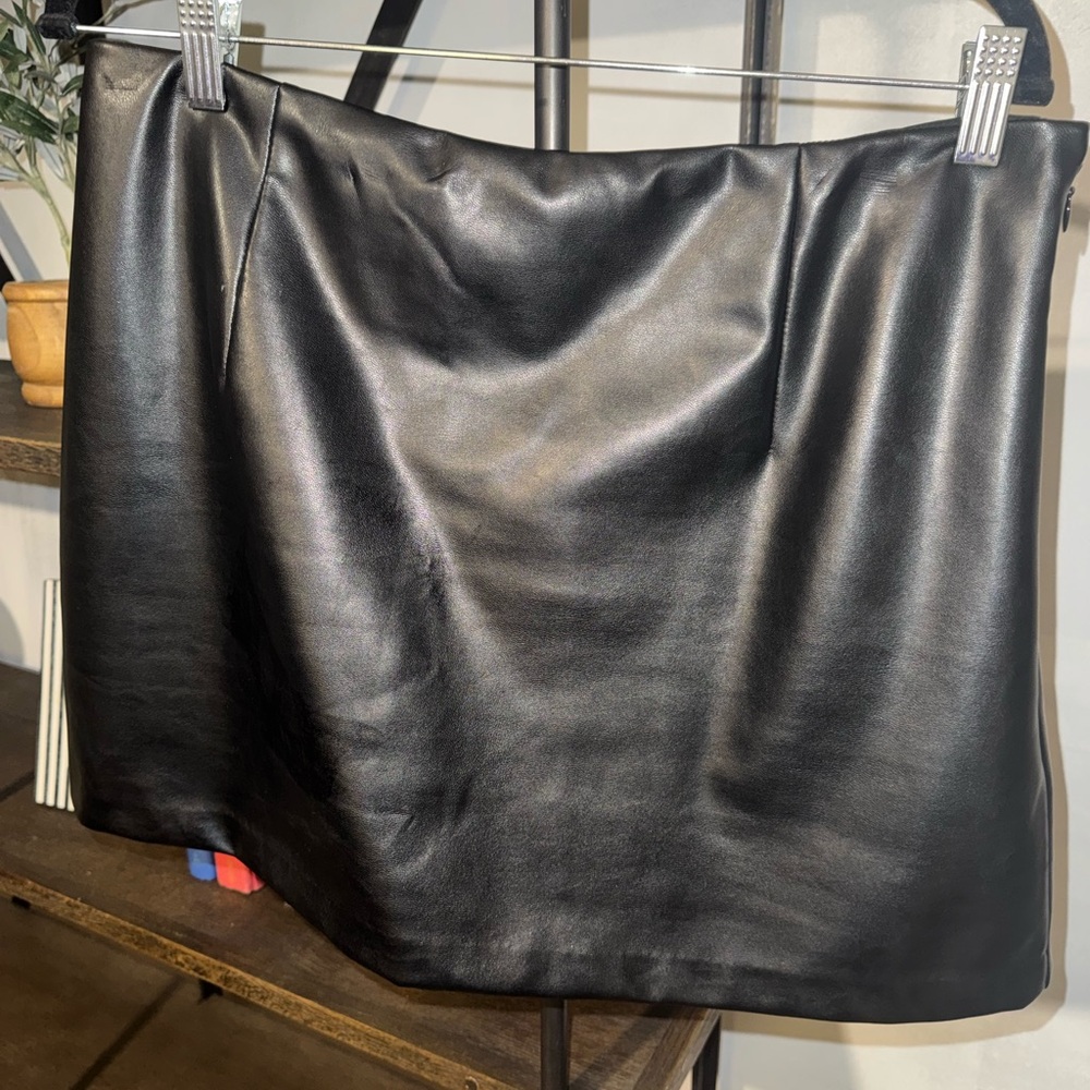 Abercrombie & Fitch Sleek Black Mini Skirt